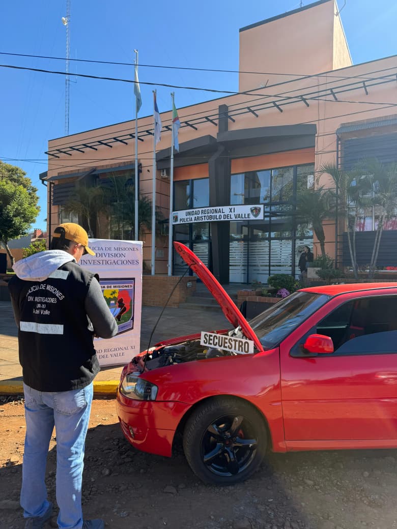 Denunció en Eldorado que vendió su auto y le pagaron con cheques falsos: recuperaron el vehículo en Aristóbulo del Valle